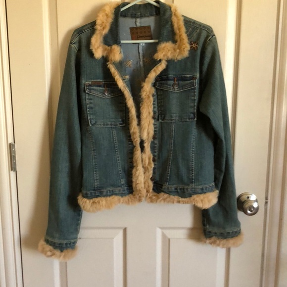 Gorgeous!  Fur trimmed jean jacket - Picture 3 of 8